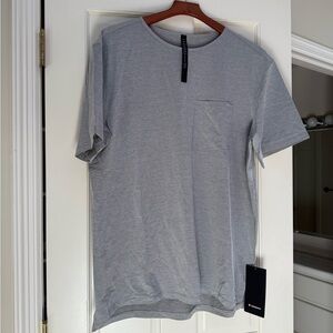 lululemon Athletica Men's Light Gray Short Sleeve Crew Pocket Tee